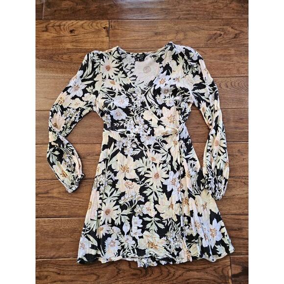 Billabong Lotta Love Wrap Dress Floral Flowers Women's Size M Tropical Beach - Picture 2 of 9